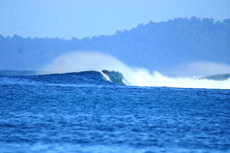 Gunturs: An empty wave breaking in the Banyak Islands