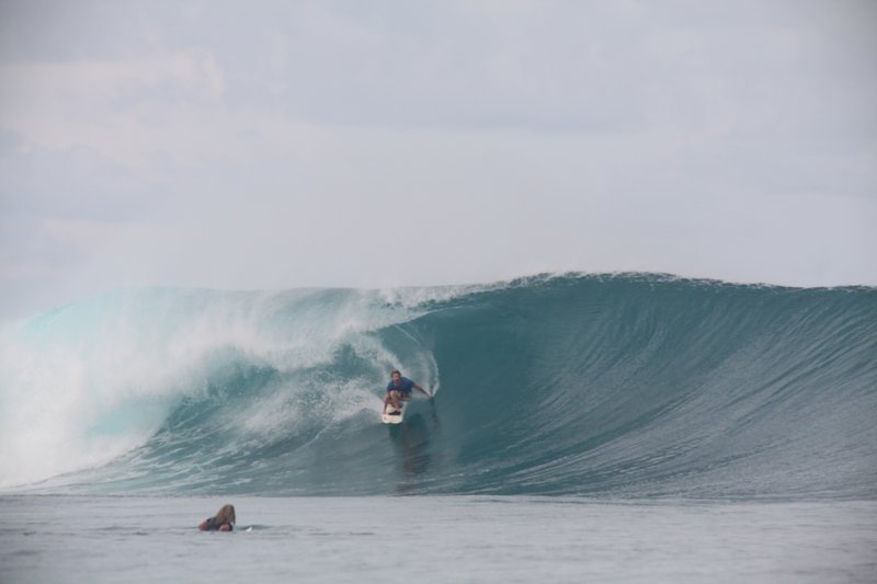 Lolok Point: Surf at Lolok Point